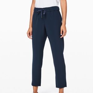 Lululemon on the fly navy pants